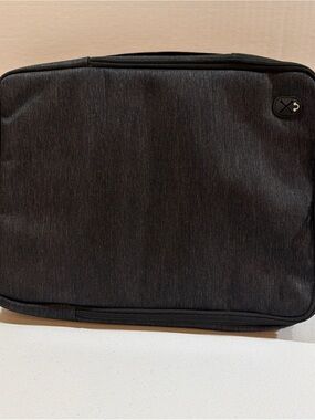 Finpac 13" Laptop / Notebook Padded Carrying Case With Extra Storage Pockets